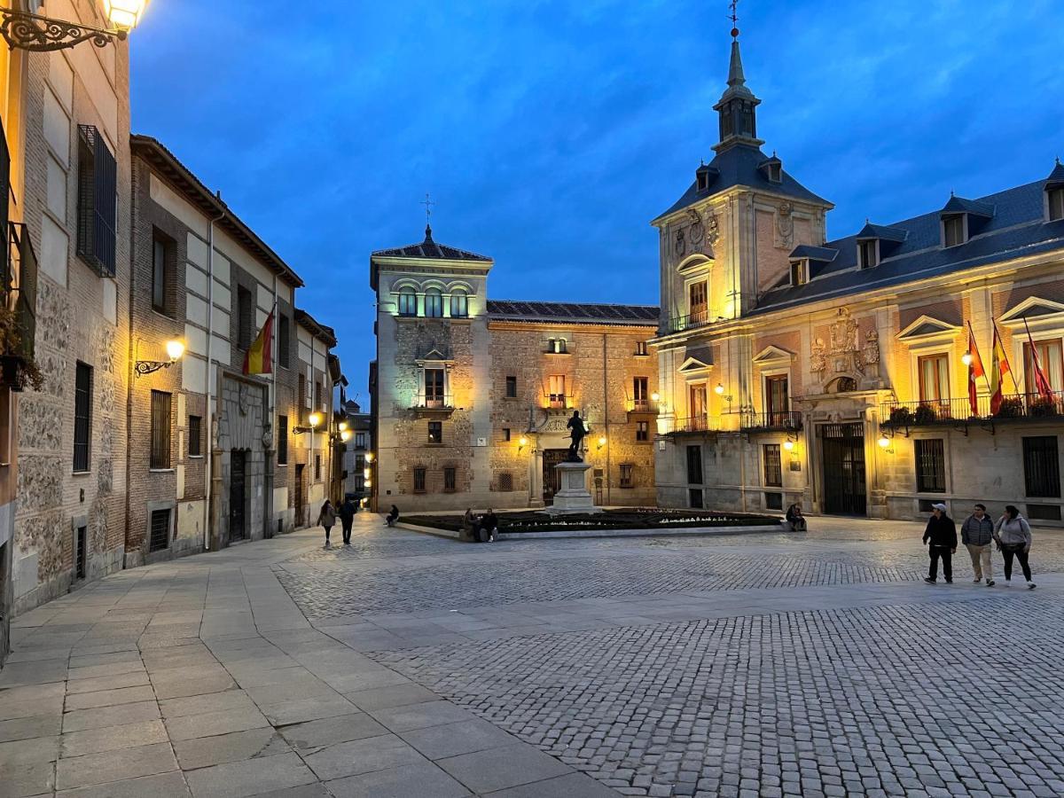 Apartment In Monumental Square Madrid Center Exterior photo